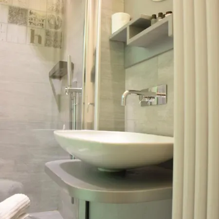 Maison d'hôtes Design&art Pie' - Elegant Near The Pantheon, Calm & Rome